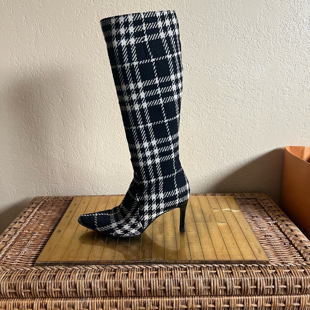 Burberry VTG women’s black and white wool tweed knee-high boots rare⭐️